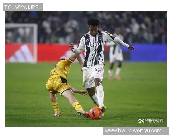 戴维近距离射门遭封堵麦肯尼头球抢点再遭扑救无缘进球